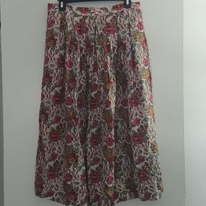 Susan Bristol long pleated floral skirt with pockets!!